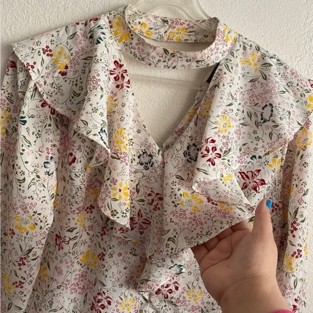 💥Very J  Ruffle Floral Print Bell Sleeve Blouse Multicolor M